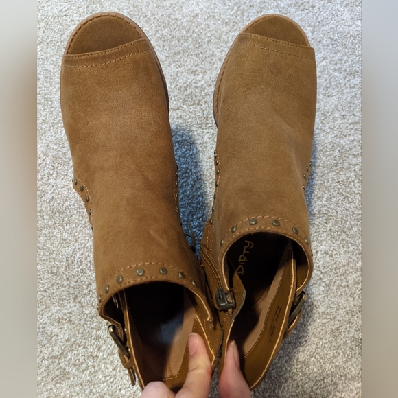 Dirty Laundry Peep Toe Brown Suede Booties size 8 - Picture 6 of 10